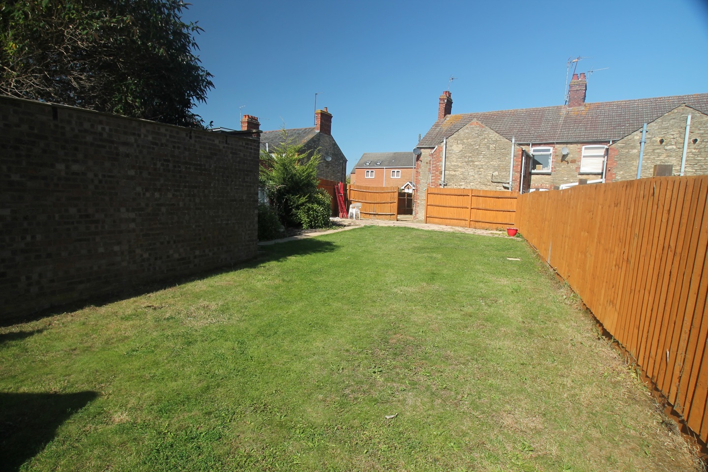 Wollaston, Wellingborough 2 Bed End Terrace, Hinwick Road, NN29 To