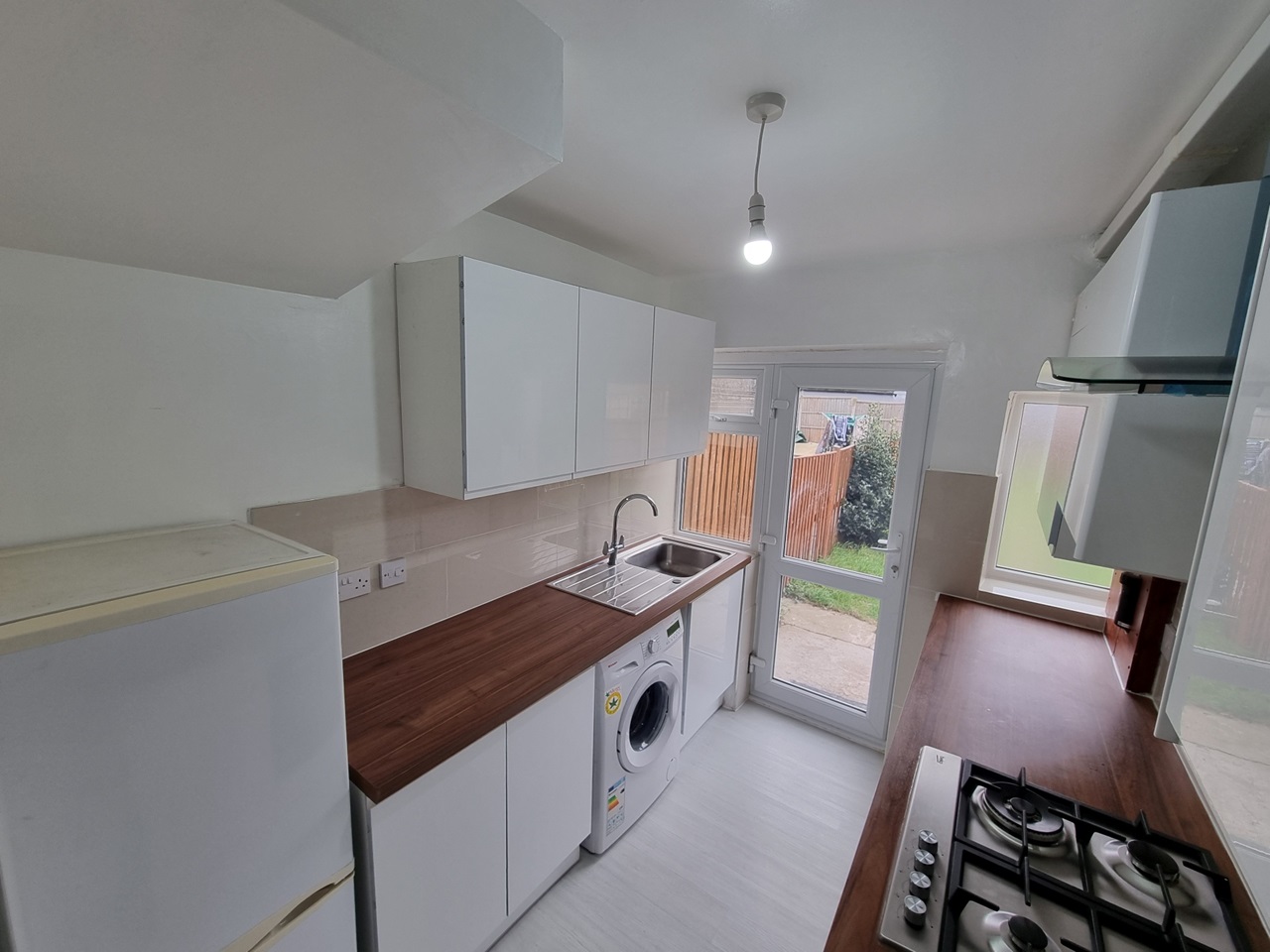 Dagenham 3 Bed Terraced House, Dagenham Avenue, RM9 To Rent Now for