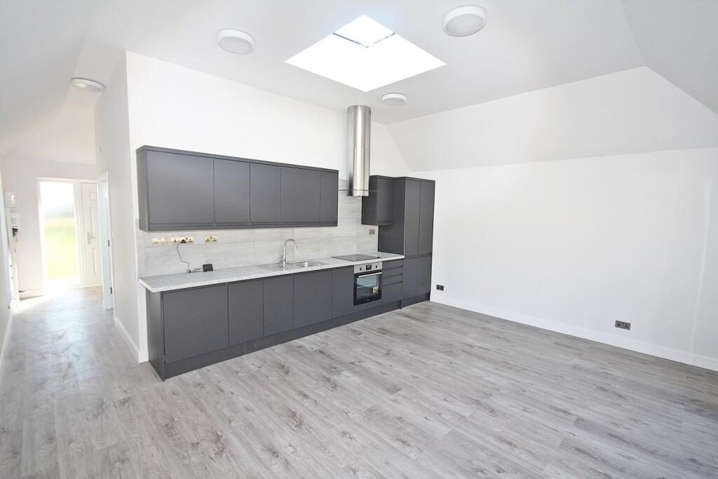 Flitwick, Bedford 1 Bed Bungalow, Hinksley Road, MK45 To Rent Now for £1,000.00 p/m