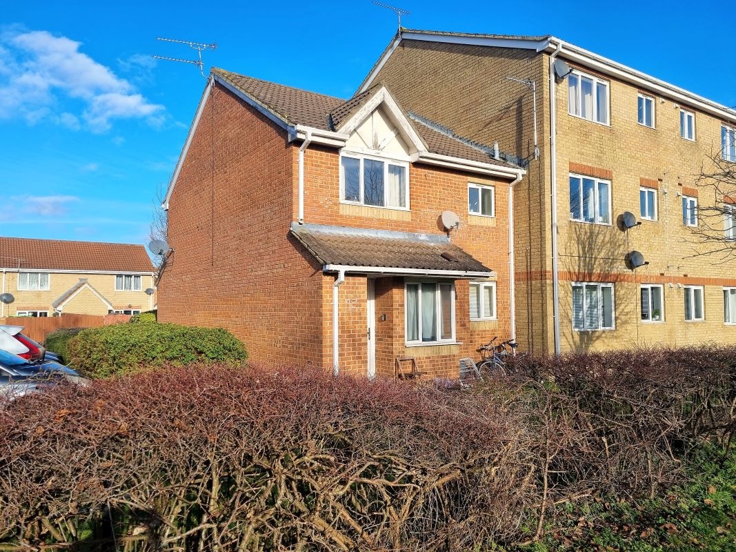 Swindon 1 Bed End Terrace, Barnum Court, SN2 To Rent Now for £925.