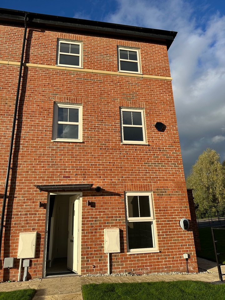 Leeds 2 Bed Terraced House, Kirkham Crescent, LS14 To Rent Now for