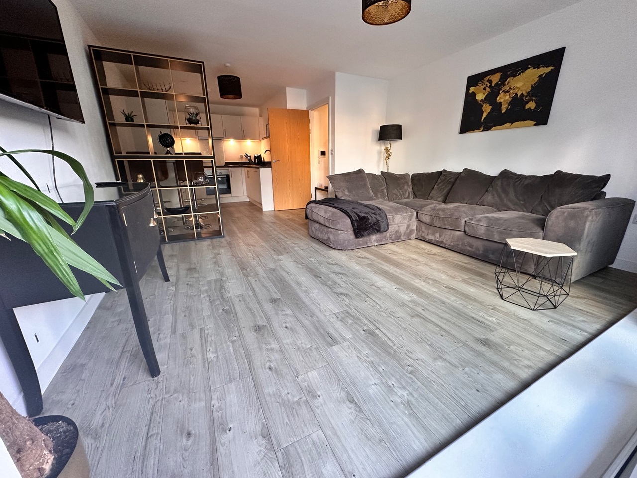 Crawley 1 Bed Flat, Ifield Road, RH11 To Rent Now for £2,700.00 p/m