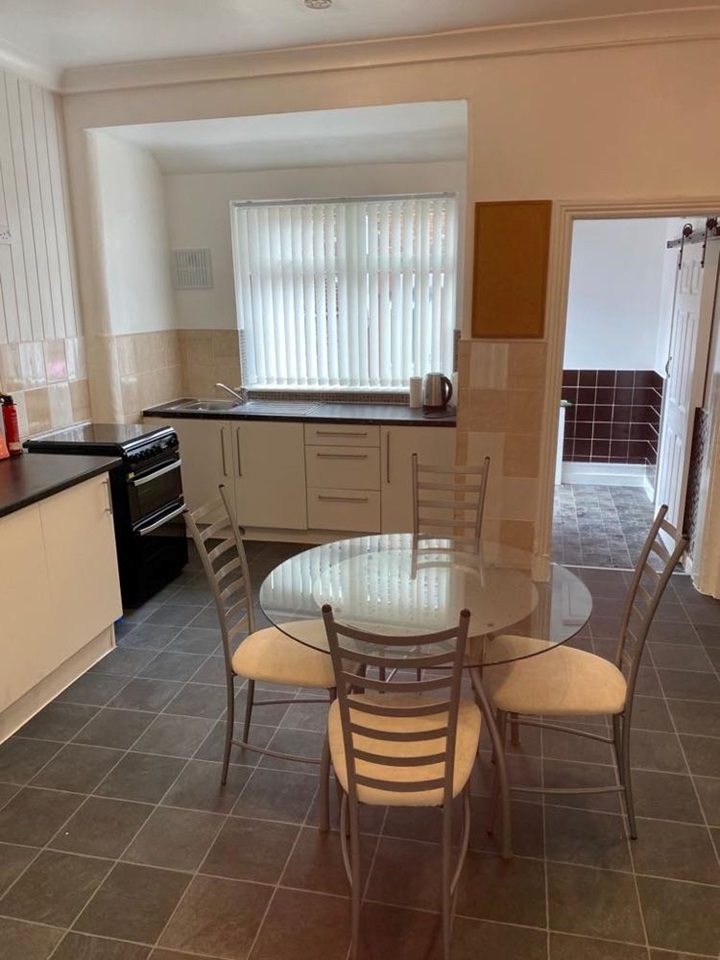 StokeOnTrent Room in a Shared House, Lower Mayer Street, ST1 To