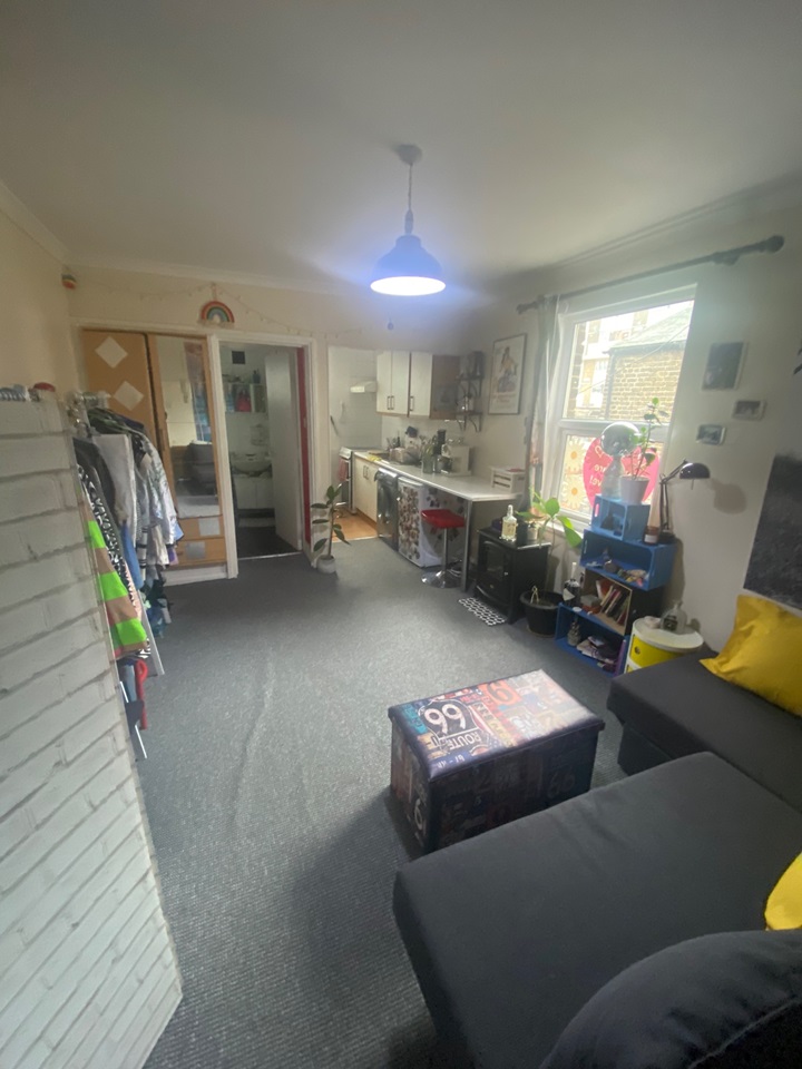 London Studio Flat, Barking Road, E16 To Rent Now for £1,000.00 p/m
