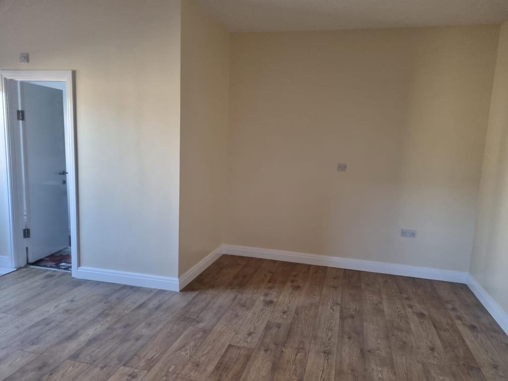 Carshalton Studio Flat, Middleton Road, SM5 To Rent Now for £1,200.