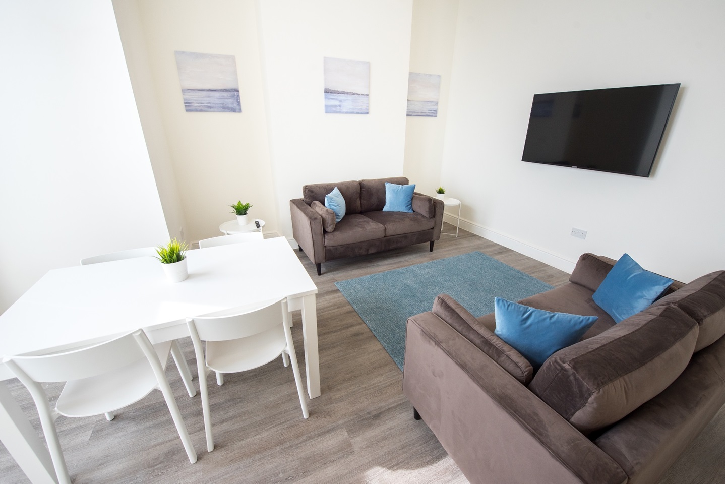 Harwich 2 Bed Flat, Short Term CO12 To Rent Now for