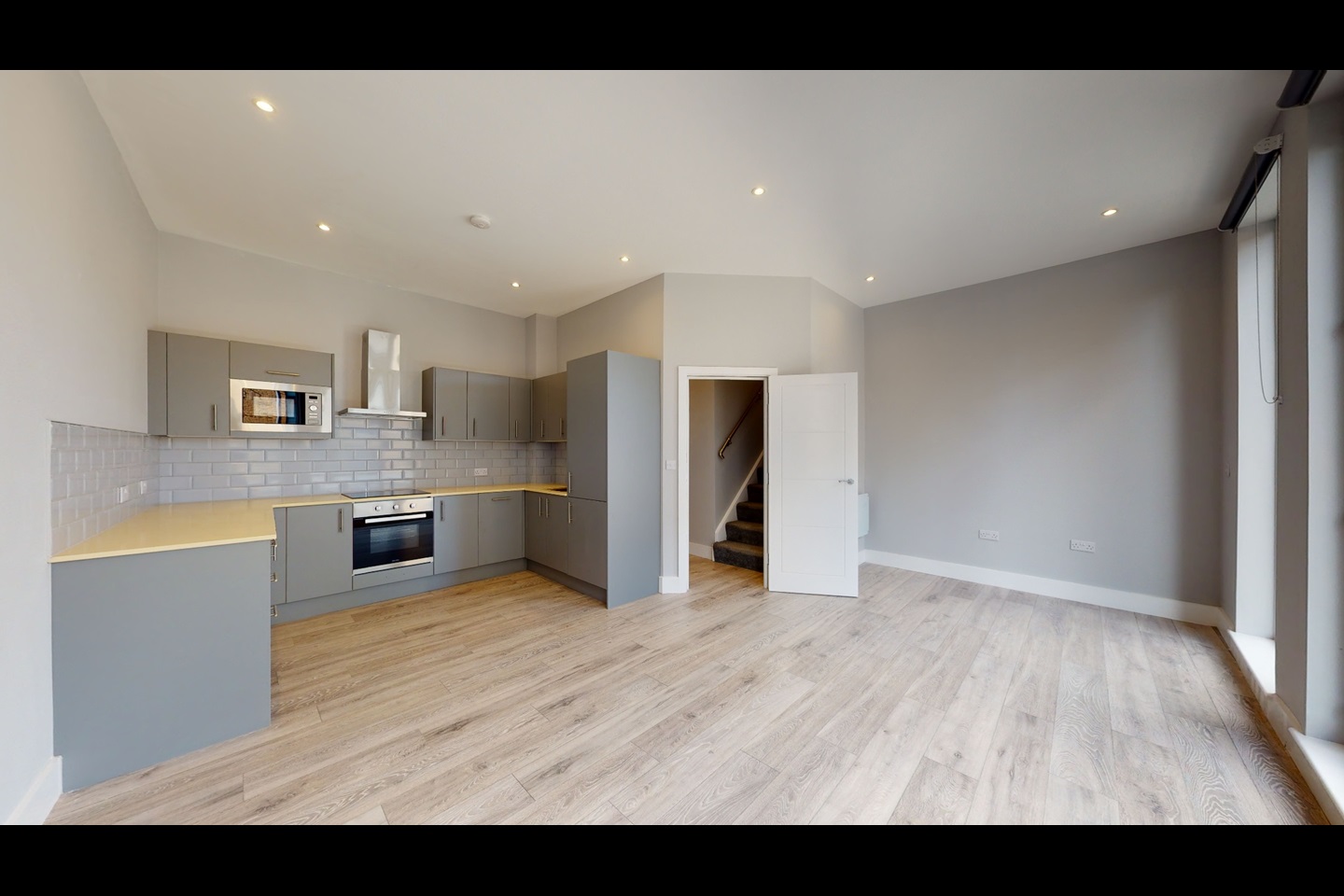 Coulsdon 2 Bed Flat, Station Approach Road, CR5 To Rent Now for £