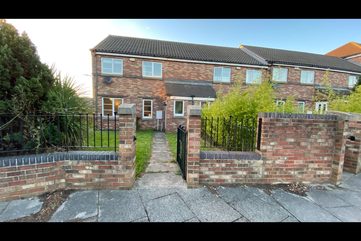 Gateshead 3 Bed SemiDetached House, Bensham Road, NE8 To Rent Now for £1,200.00 p/m