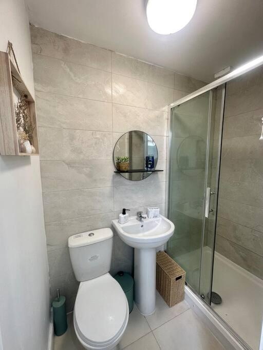 Wolverhampton 1 Bed Flat, Chapel Ash, WV3 To Rent Now for £1,300.00 p/m