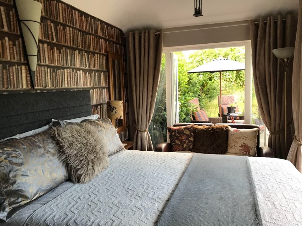 Farnham 2 Bed Flat, The Street, GU10 To Rent Now for £1,350.00 p/m