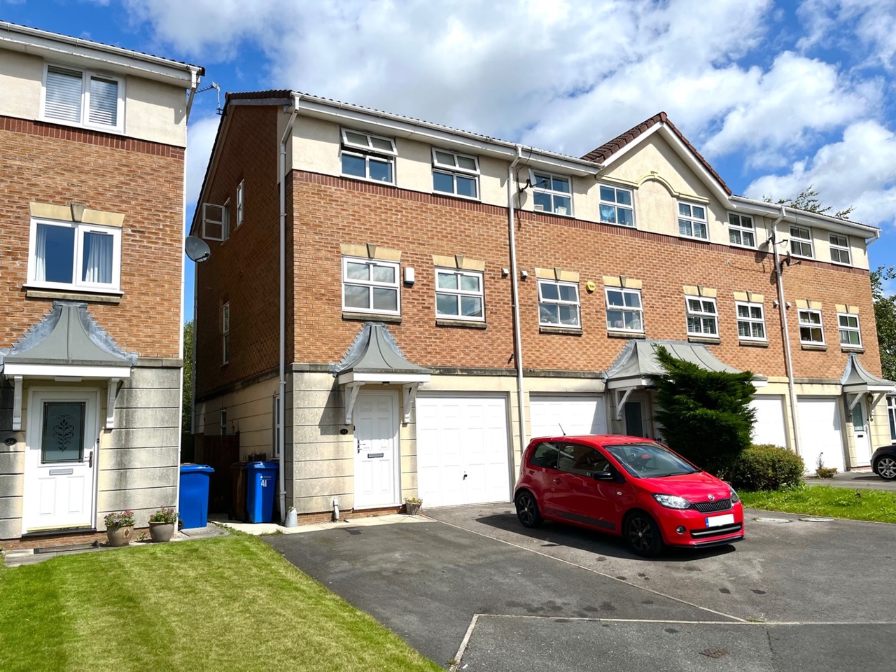 Stockport 3 Bed SemiDetached House, Owens Farm Drive, SK2 To Rent
