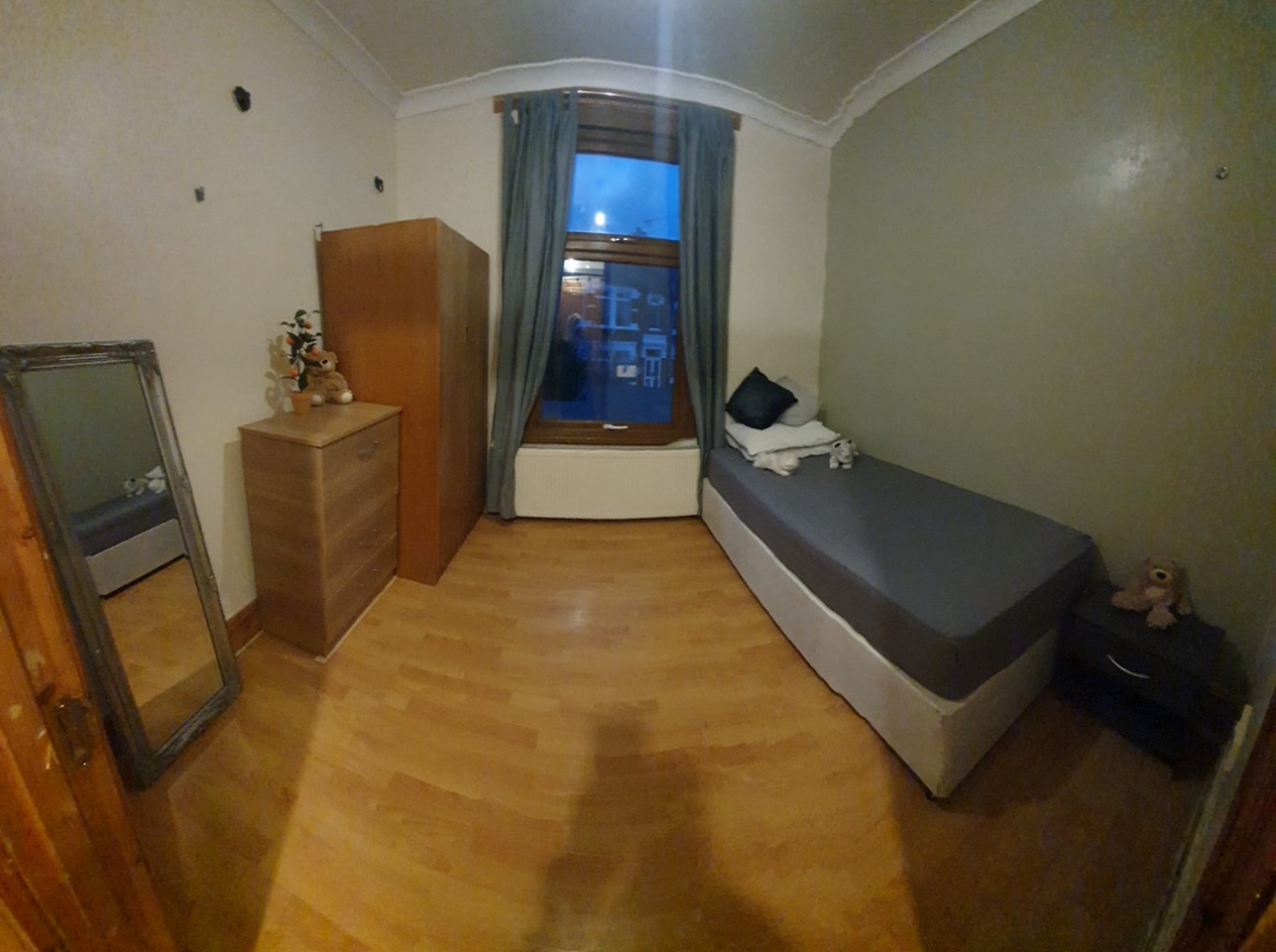 London Room in a Shared House, Grove Green Road, E11 To Rent Now