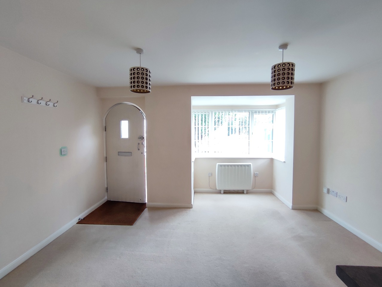 Chichester 1 Bed Flat, Cleveland Road, PO19 To Rent Now for £900.00 p/m