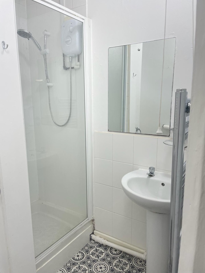 Kings Norton, Birmingham 1 Bed Flat, Glenavon House, B38 To Rent Now for £750.00 p/m