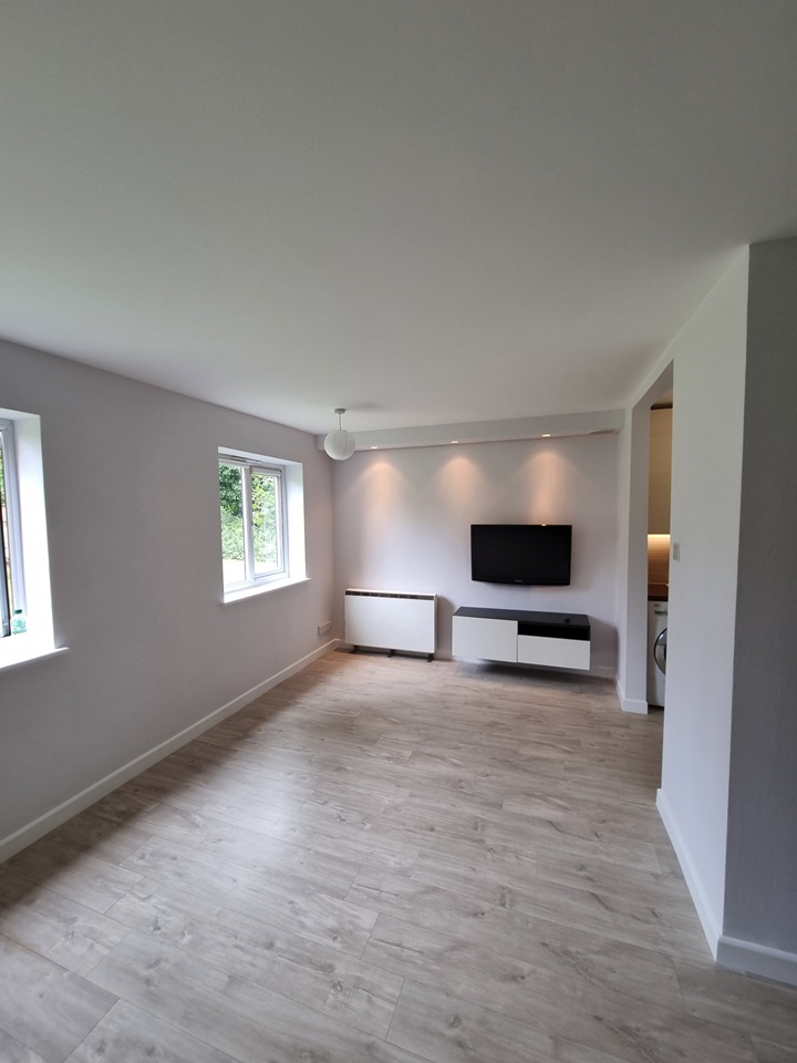 Essex 2 Bed Flat, Buckhurst Hill, IG9 To Rent Now for £1,695.00 p/m