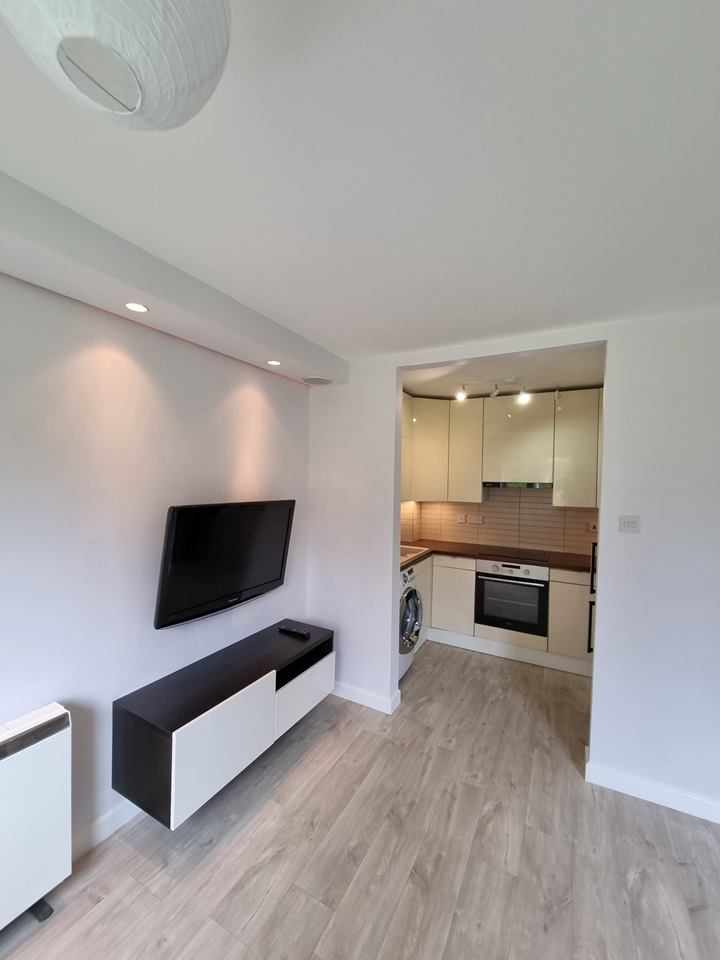 Essex 2 Bed Flat, Buckhurst Hill, IG9 To Rent Now for £1,695.00 p/m