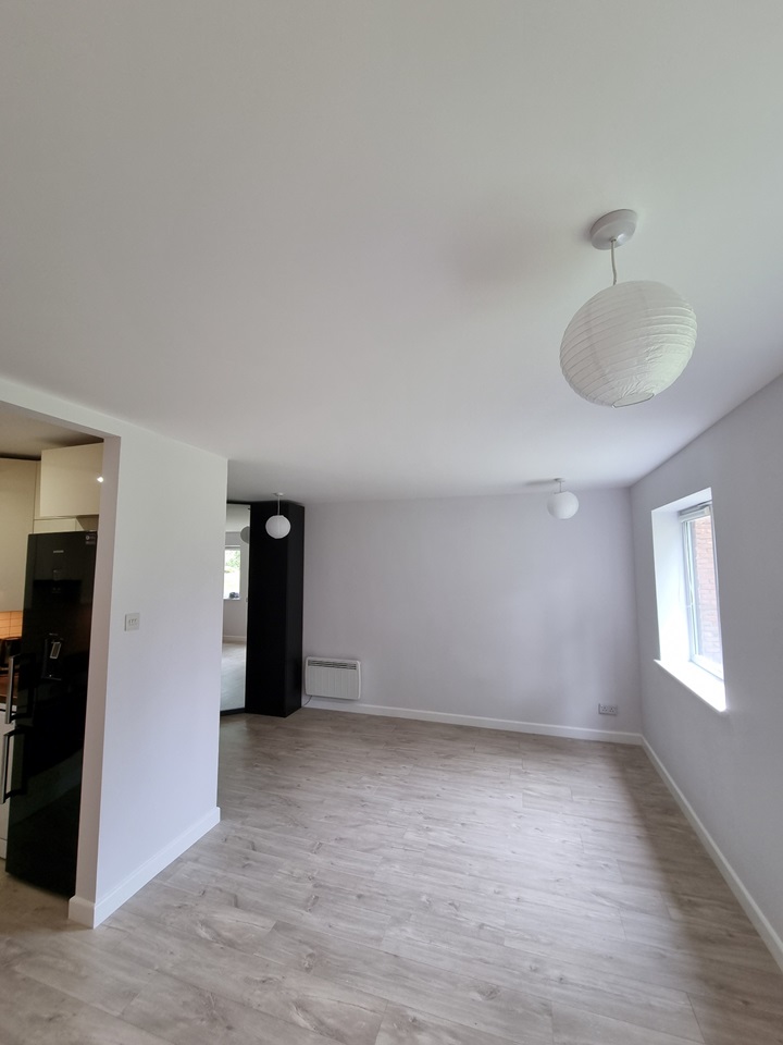 Essex 2 Bed Flat, Buckhurst Hill, IG9 To Rent Now for £1,695.00 p/m