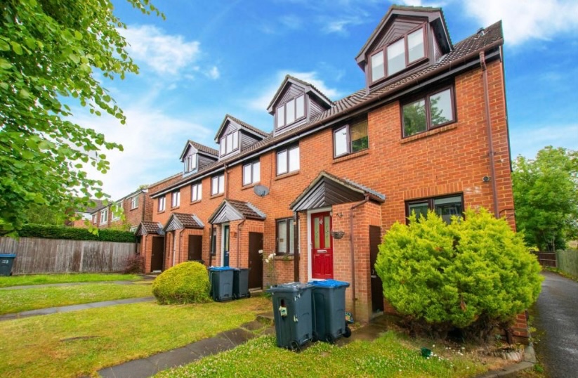 London 1 Bed Flat, Clovelly Gardens, SE19 To Rent Now for £1,500.00 p/m