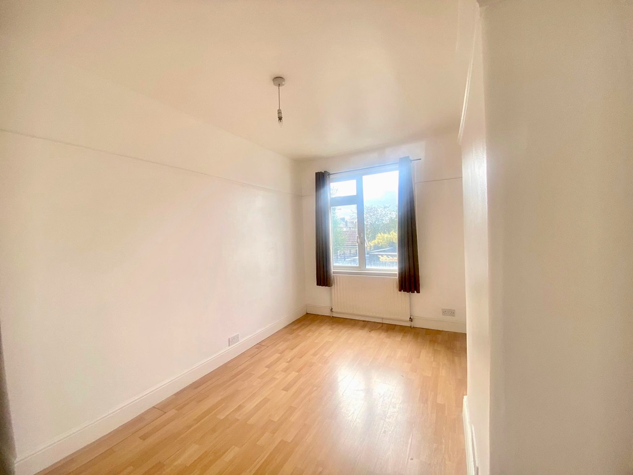 Rainham 2 Bed Flat, Upminster Road South, RM13 To Rent Now for £