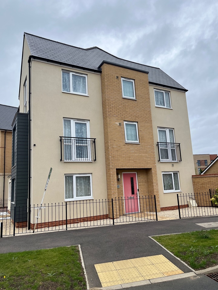 Milton Keynes 4 Bed SemiDetached House, Vanguard Circle, MK10 To