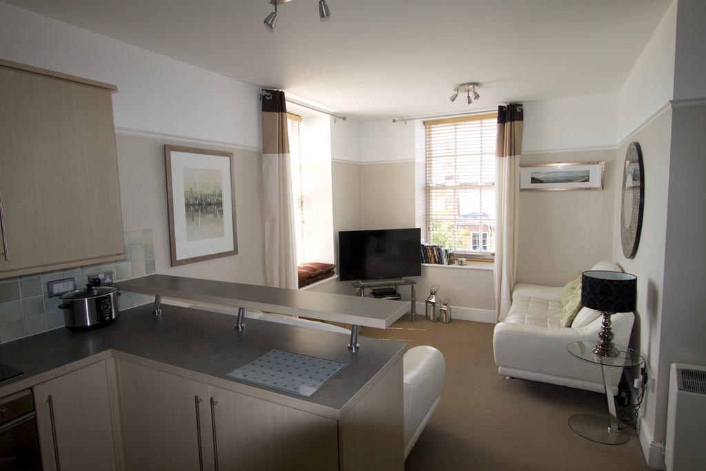 Knowle, Fareham 2 Bed Flat, Knowle Avenue, PO17 To Rent Now for £950.00 p/m