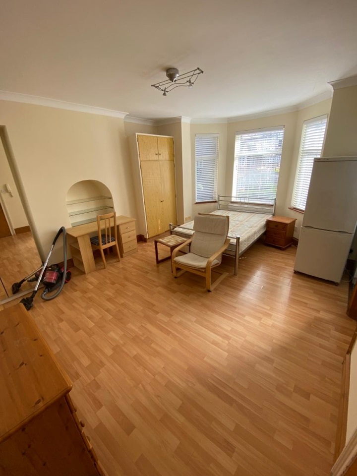 London Studio Flat, Lichfield Grove, N3 To Rent Now for £975.00 p/m