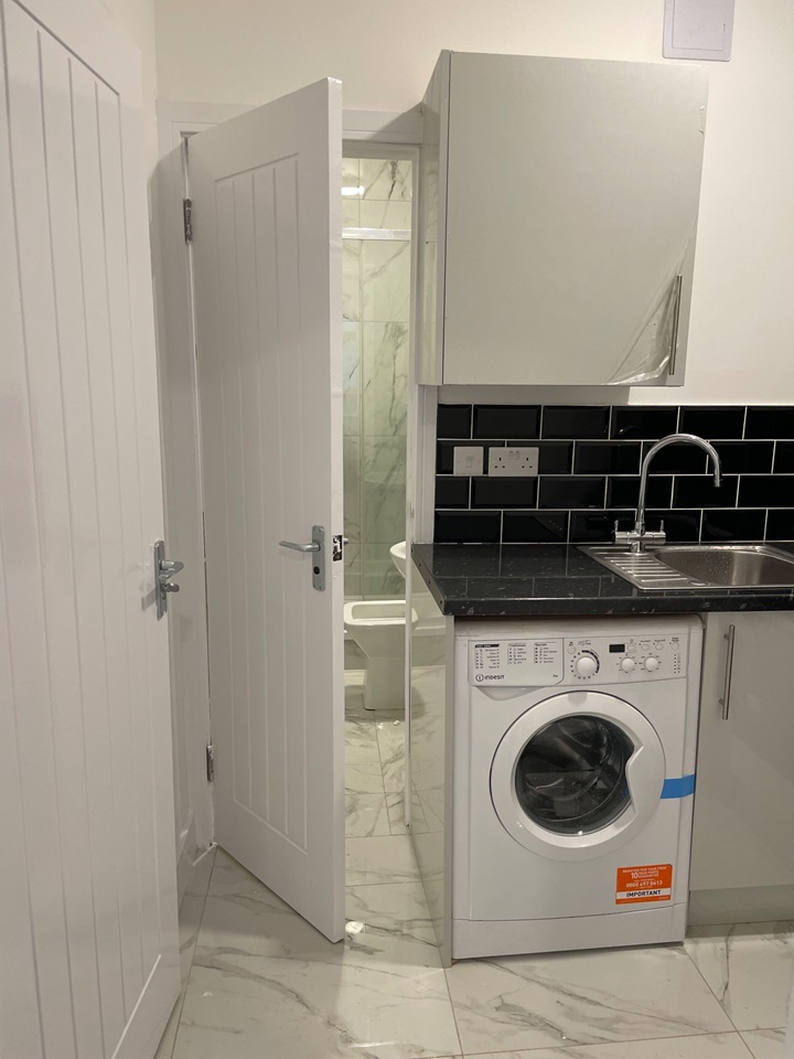 Erith Studio Flat, Lower Gf, DA8 To Rent Now for £1,000.00 p/m