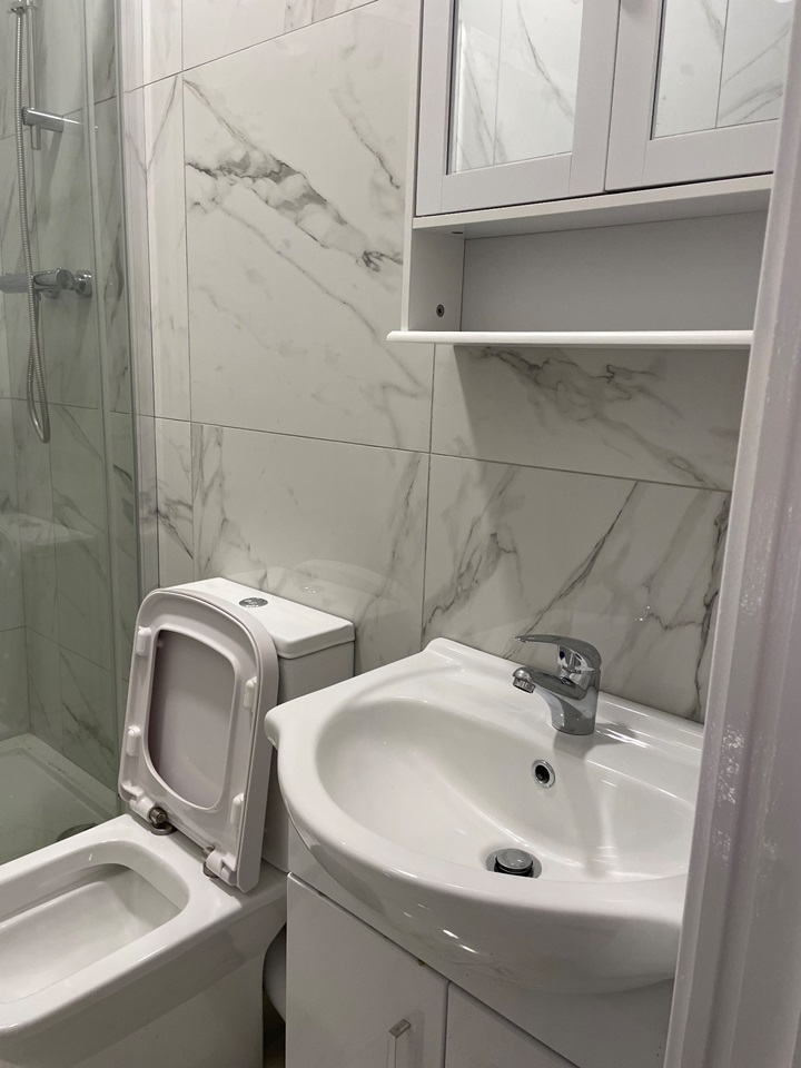 Erith Studio Flat, Lower Gf, DA8 To Rent Now for £1,000.00 p/m