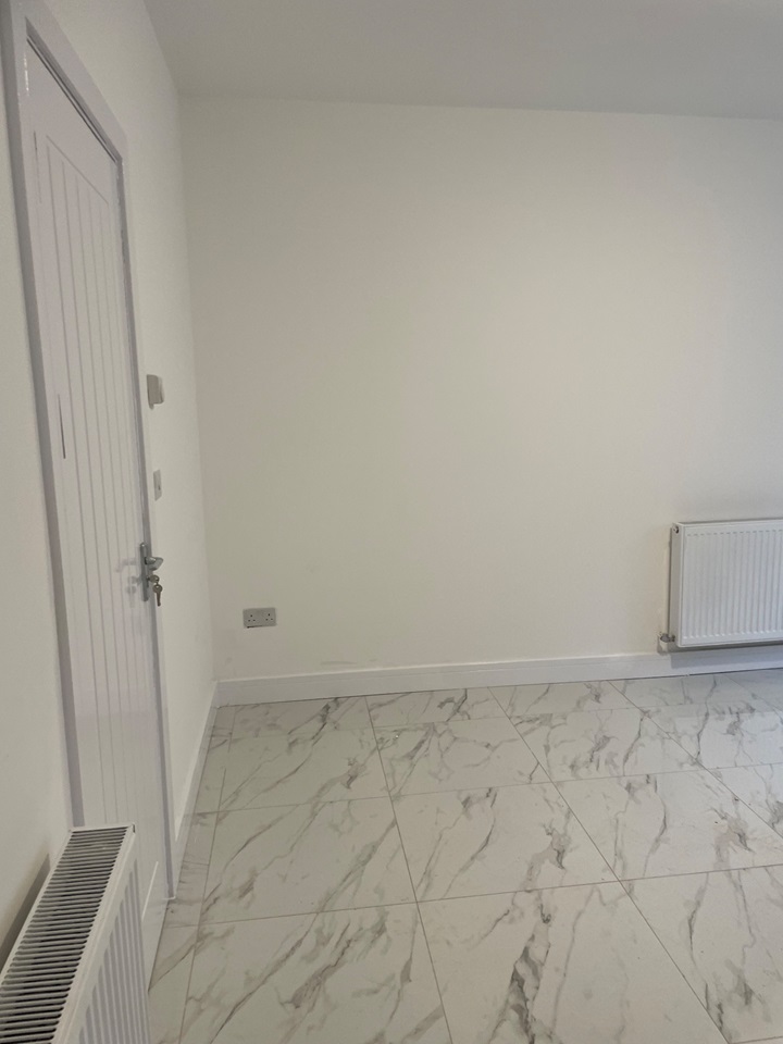 Erith Studio Flat, Lower Gf, DA8 To Rent Now for £1,000.00 p/m
