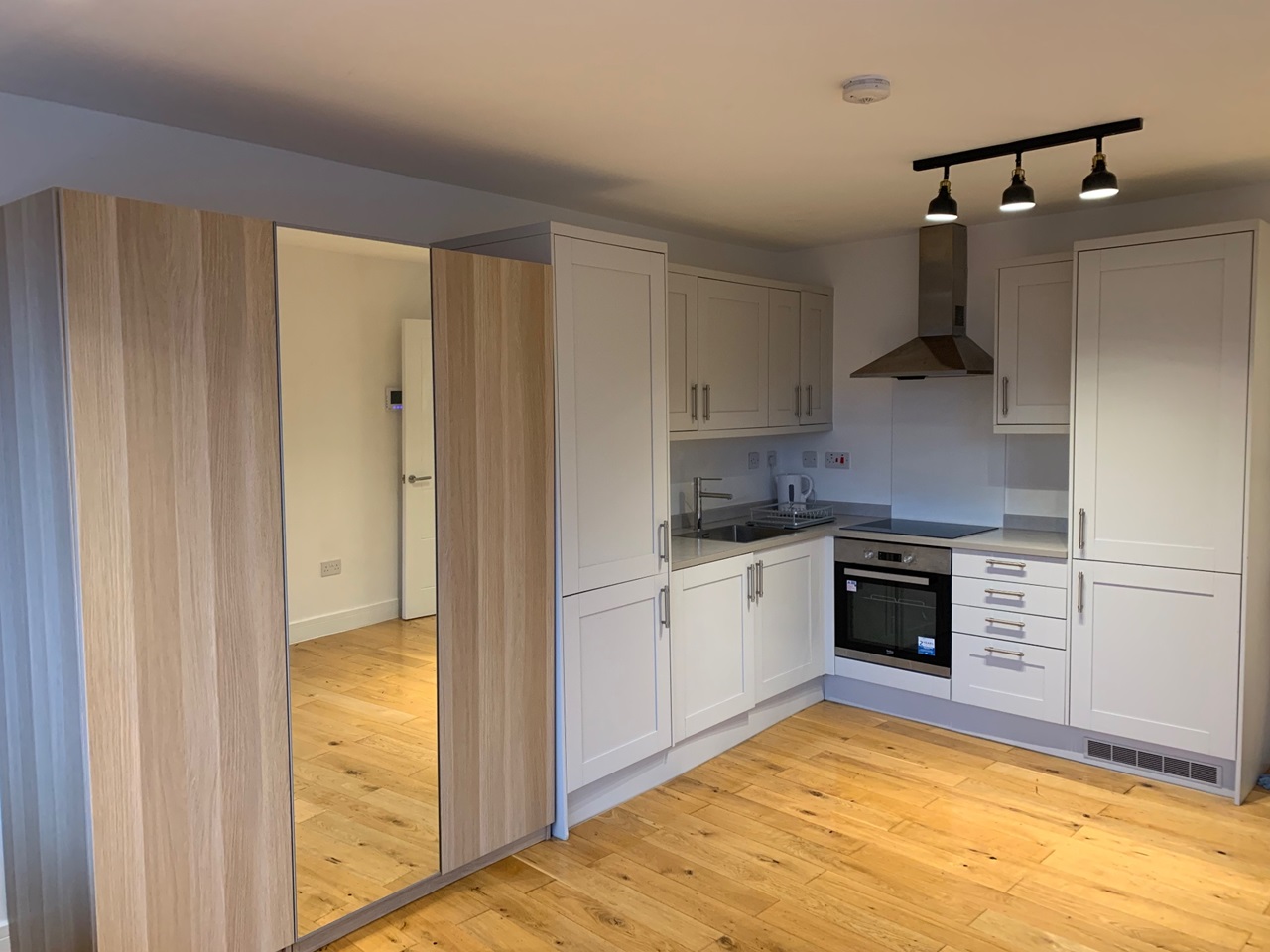 Dorking Studio Flat, Paper Mews, RH4 To Rent Now for £800.00 p/m