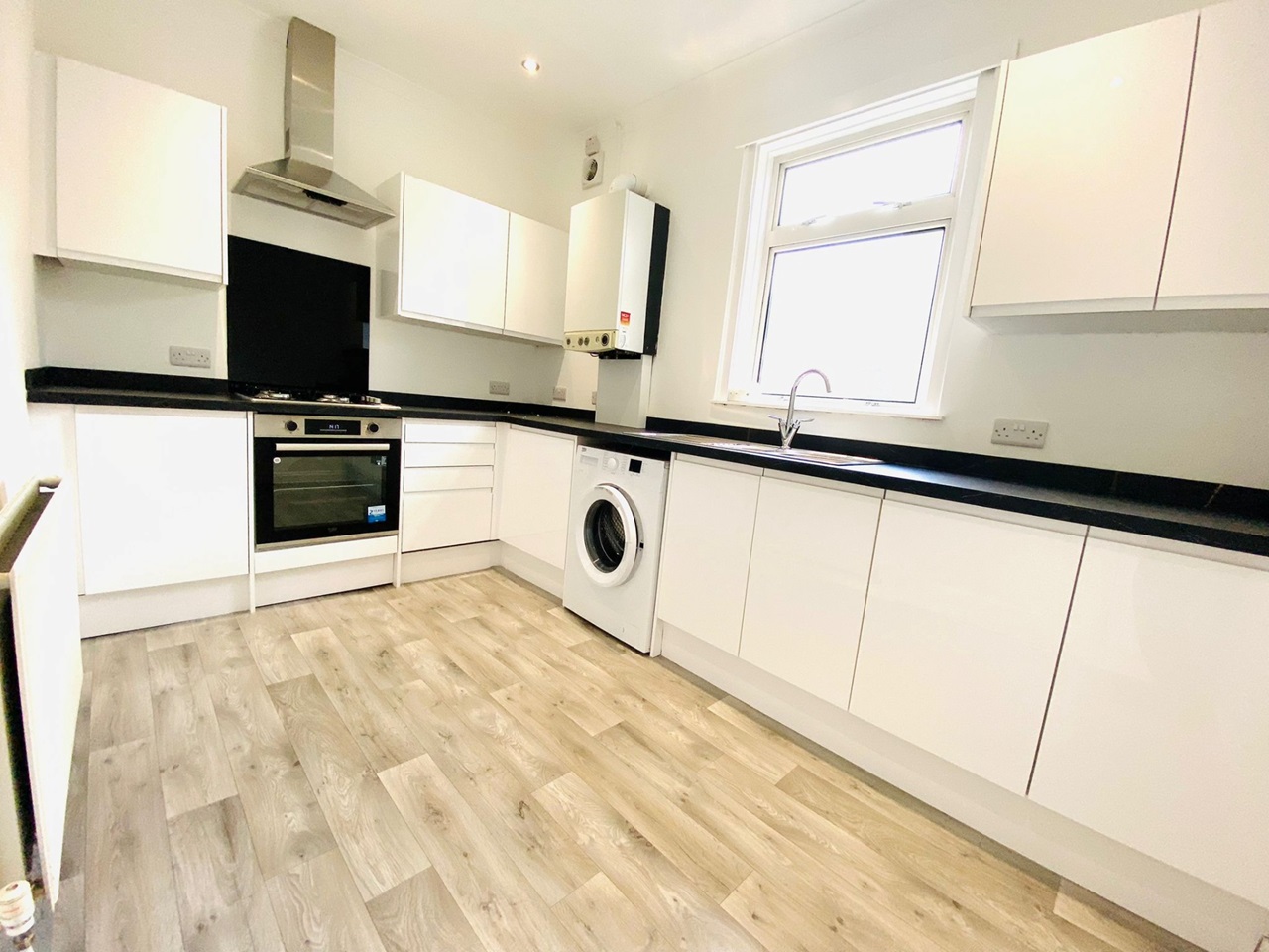 Alloa 2 Bed Flat, Ashley Terrace, FK10 To Rent Now for £750.00 p/m