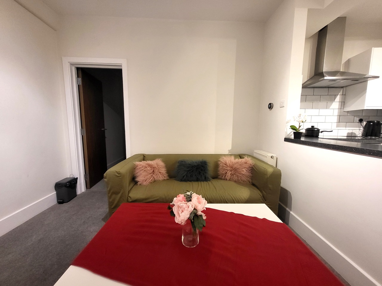 London 1 Bed Flat, Dewsbury Court, W4 To Rent Now for £1,750.00 p/m