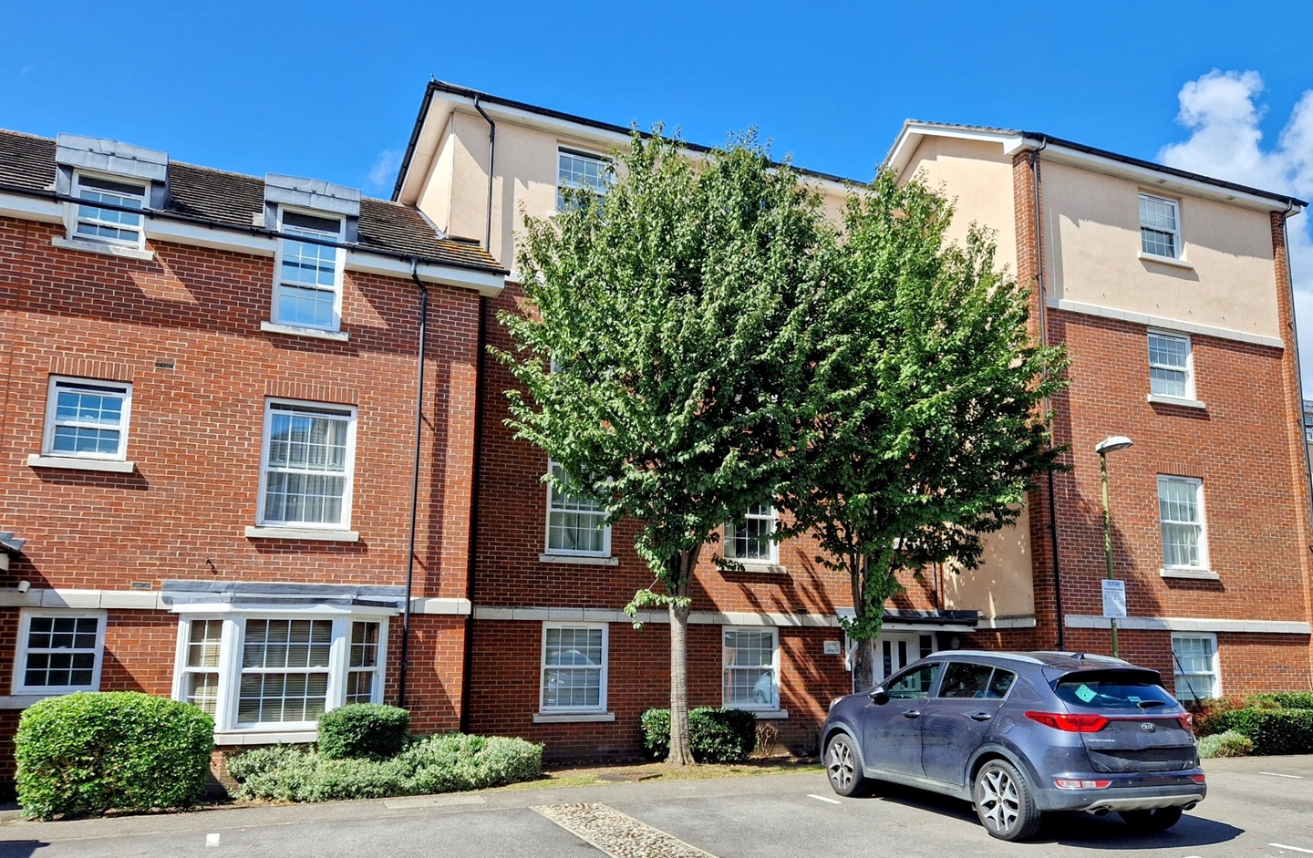 Welwyn Garden City 2 Bed Flat, Merrifield Court, AL7 To Rent Now for £1,300.00 p/m