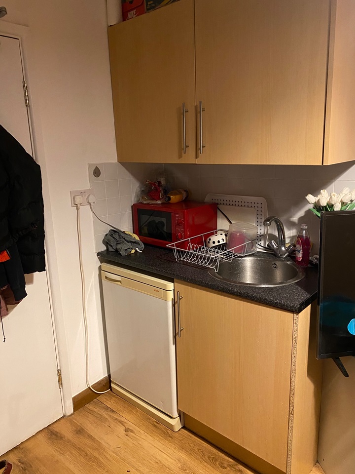 Hatfield Studio Flat, French Horn Lane, AL10 To Rent Now for £650.