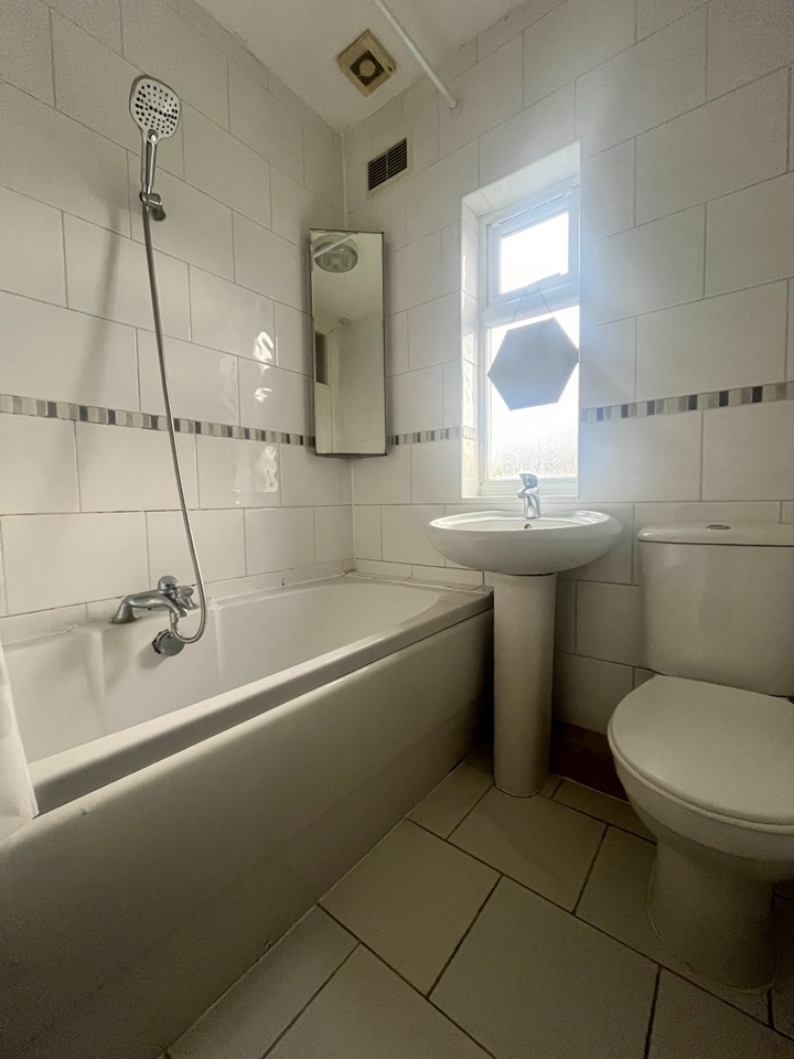 Coventry 2 Bed End Terrace, Crosbie Road, CV5 To Rent Now for £995.