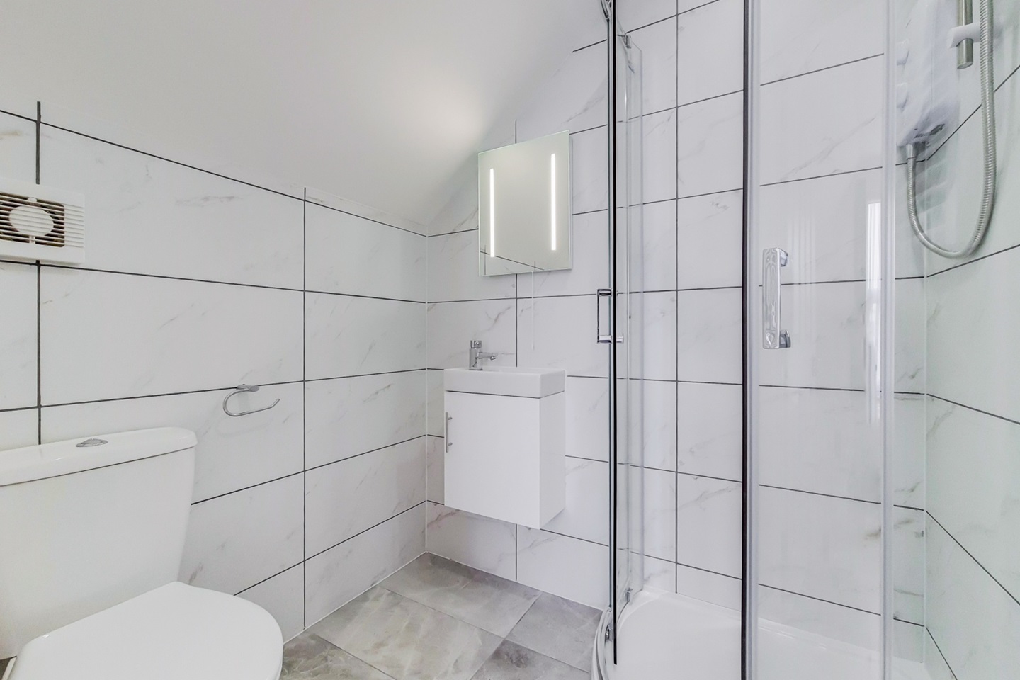 StainesUponThames Studio Flat, Cherry Orchard, TW18 To Rent Now