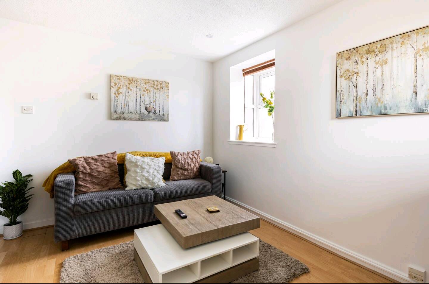 Egham 1 Bed End Terrace, South Avenue, TW20 To Rent Now for £1,295.