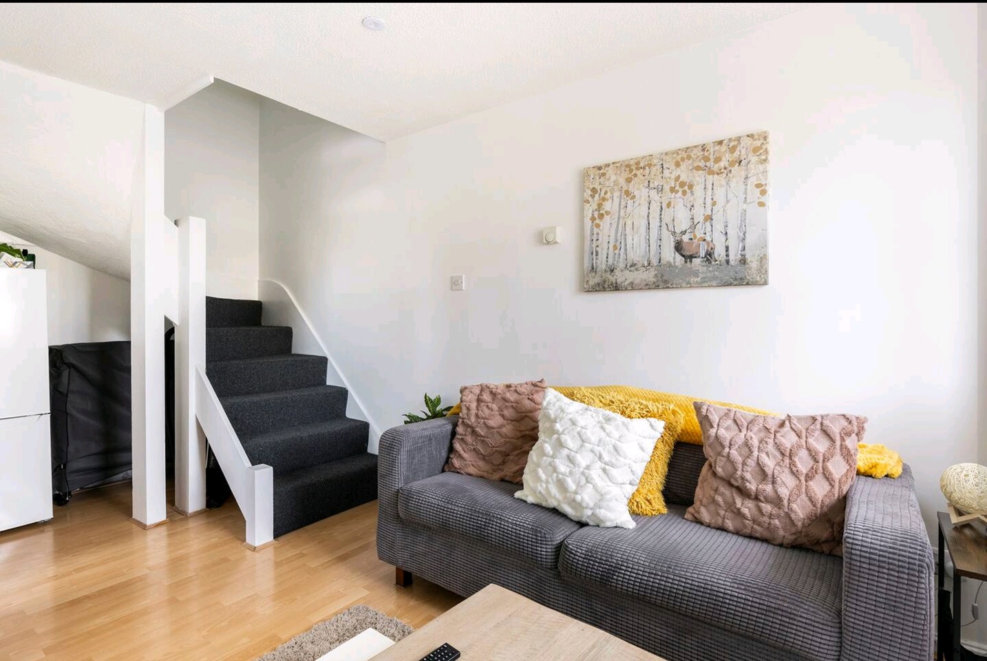 Egham 1 Bed End Terrace, South Avenue, TW20 To Rent Now for £1,295.