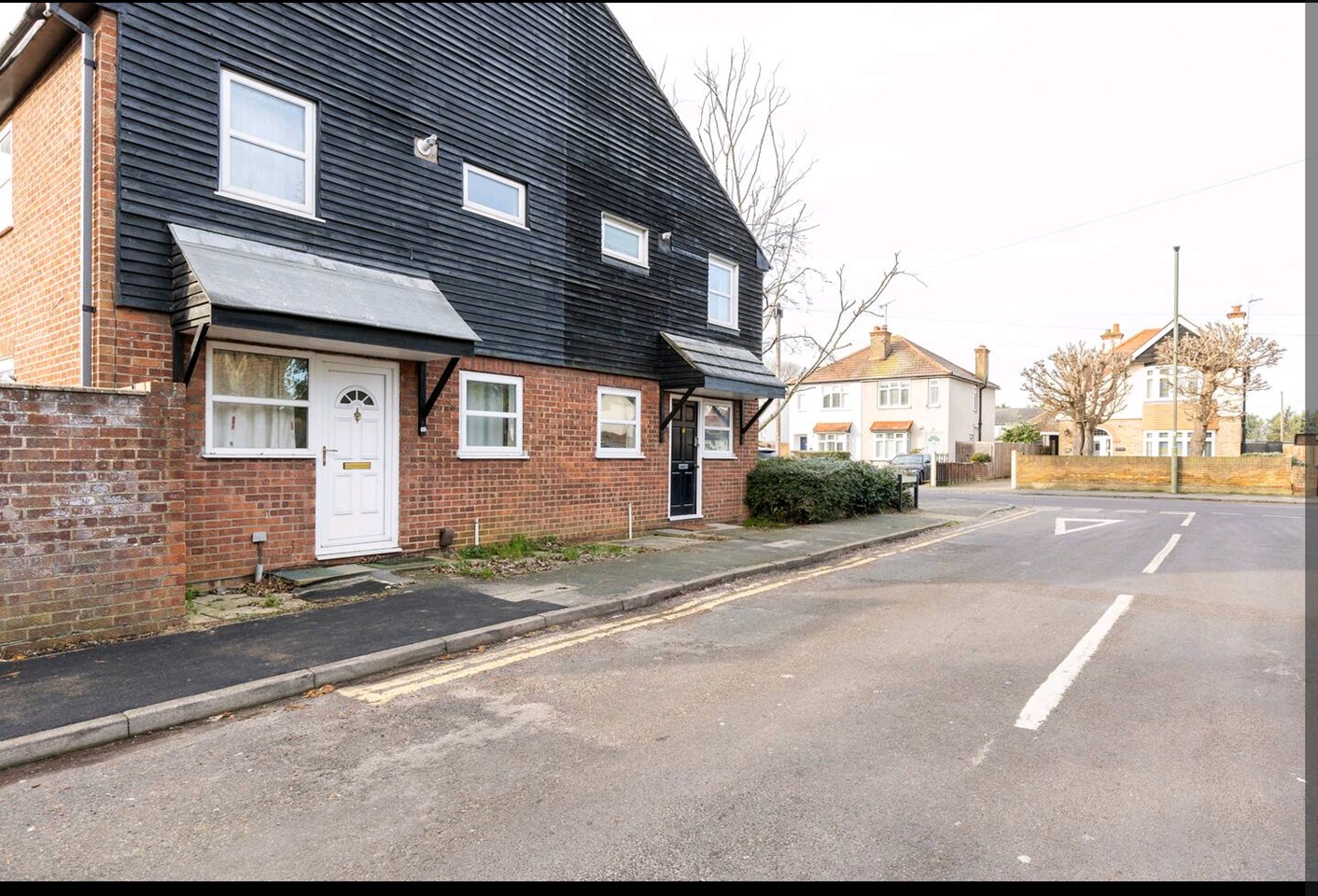 Egham 1 Bed End Terrace, South Avenue, TW20 To Rent Now for £1,295.