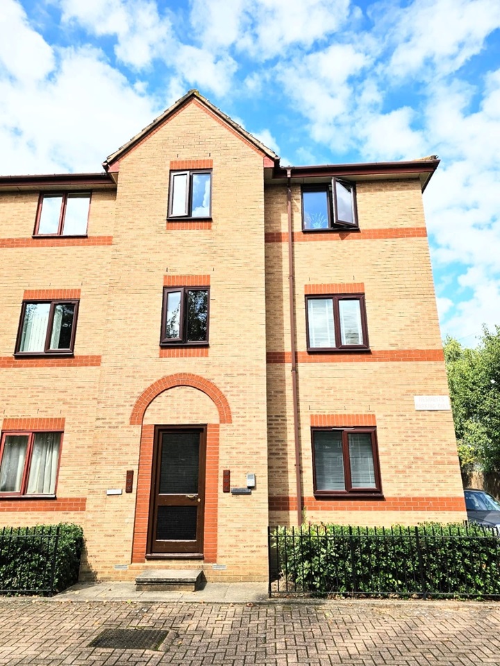 Barking 1 Bed Flat, Longbridge Road, IG11 To Rent Now for £1,450.00 p/m