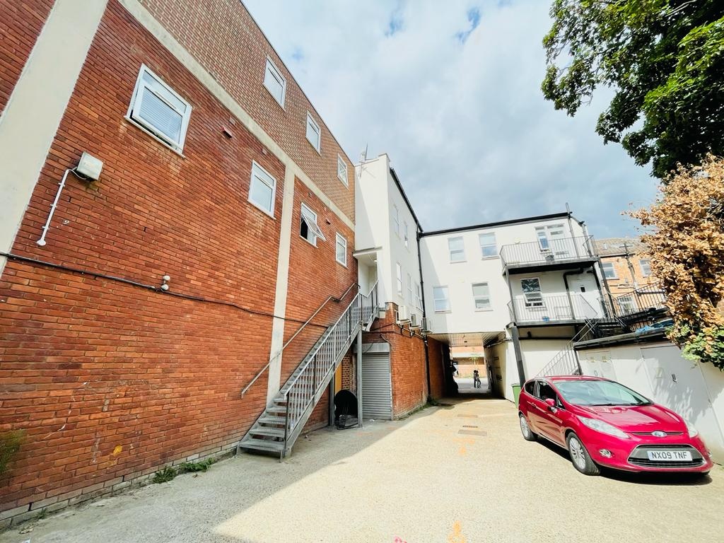 London 2 Bed Flat, Eltham High Street, SE9 To Rent Now for £1,790.00 p/m