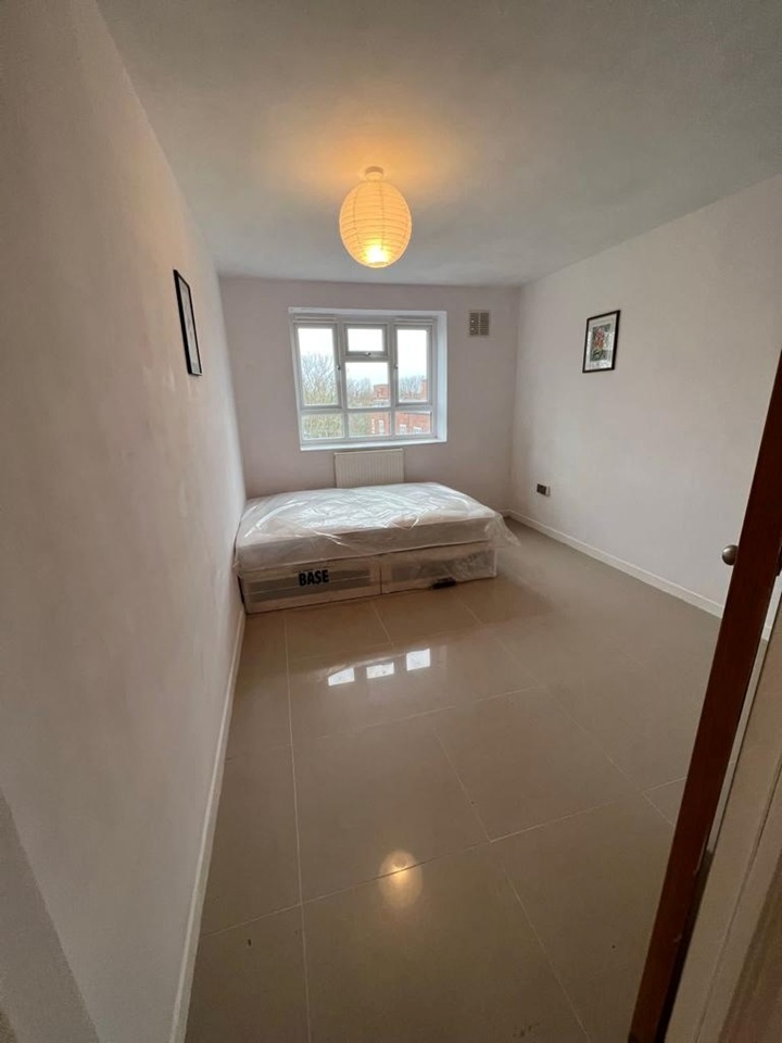 London Room in a Shared Flat, Shenstone House, SW16 To Rent Now for