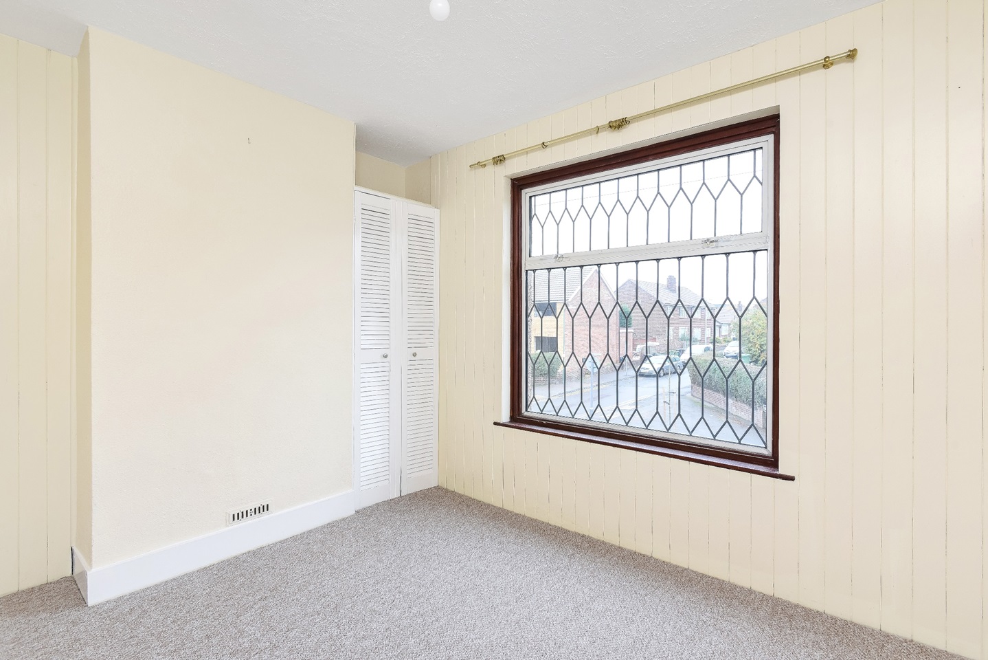 2 Bed SemiDetached House, Street, DA10 To