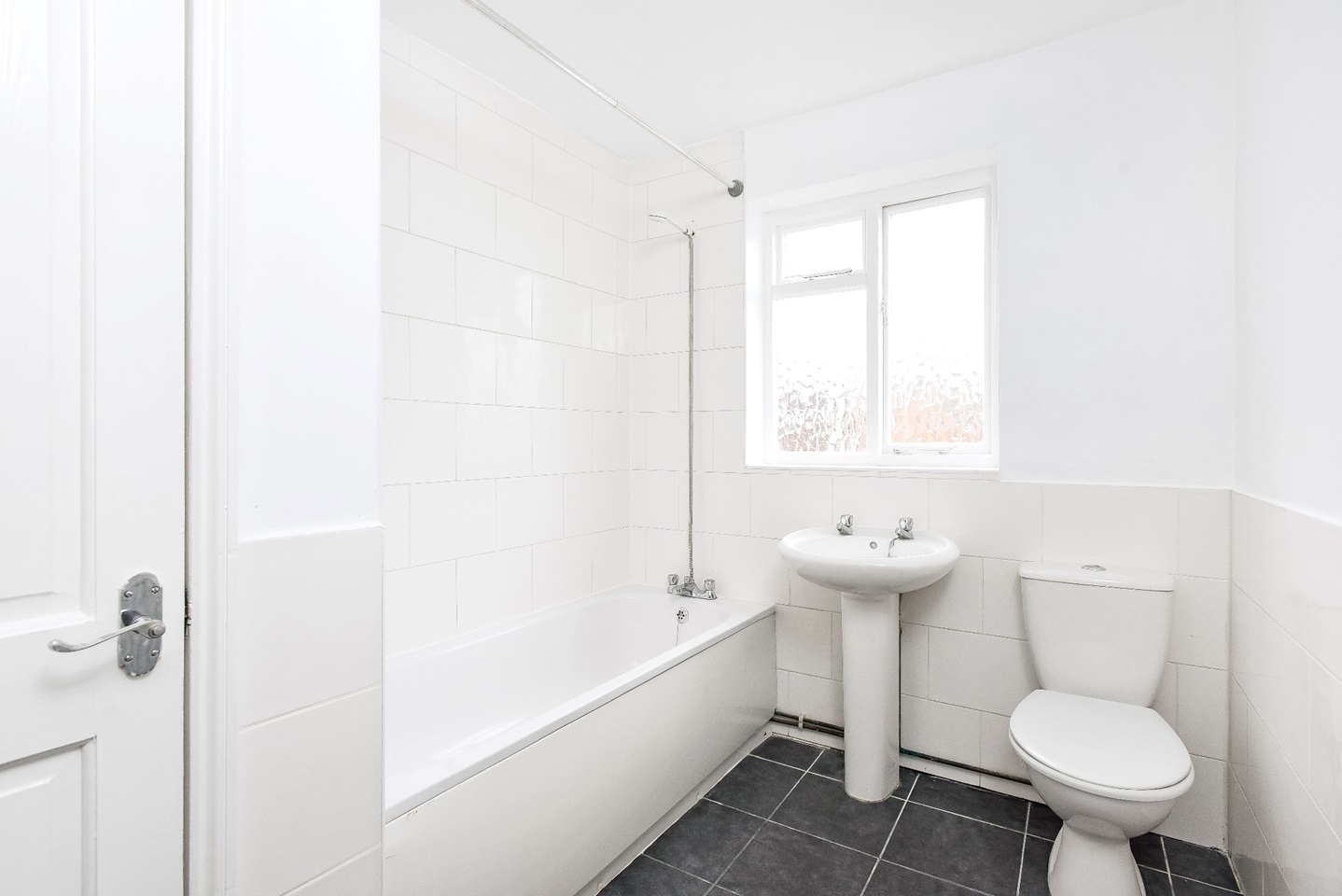 2 Bed SemiDetached House, Street, DA10 To