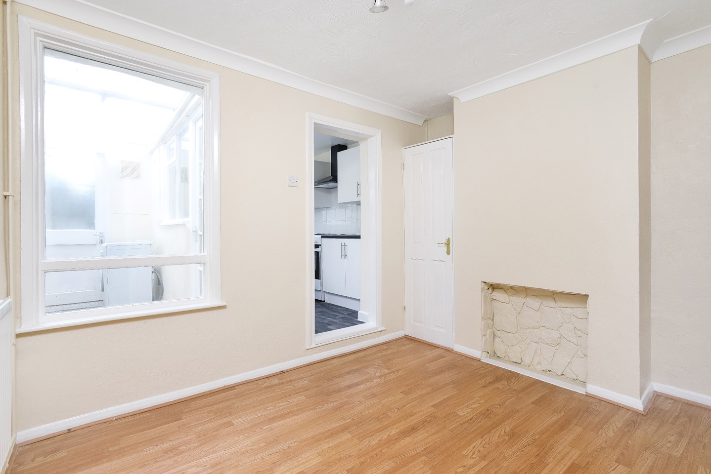 2 Bed SemiDetached House, Street, DA10 To