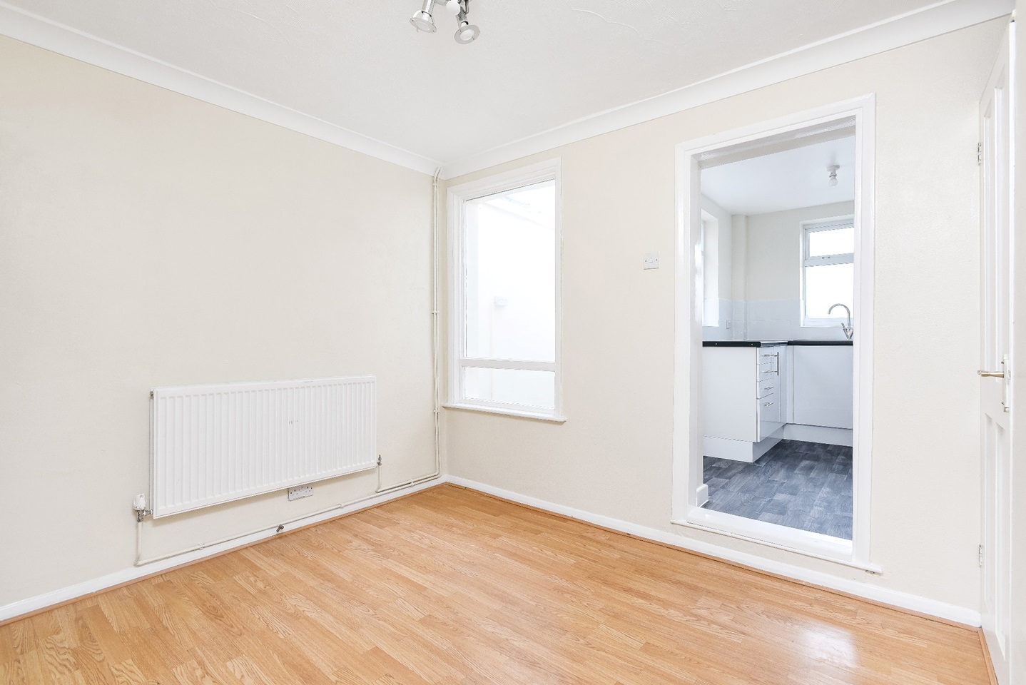 2 Bed SemiDetached House, Street, DA10 To