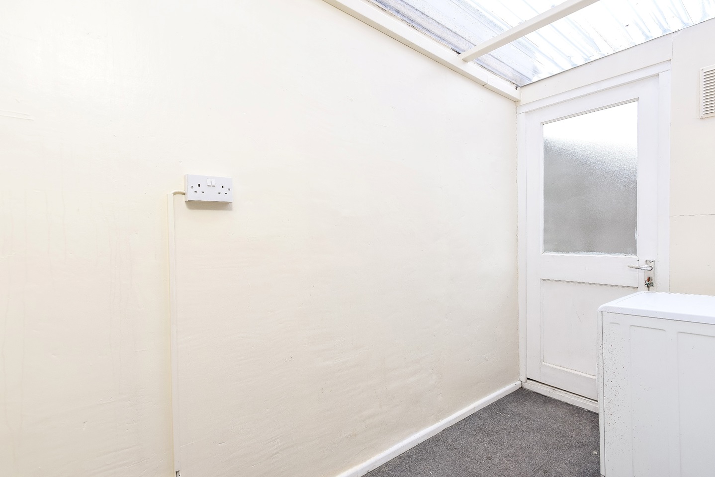 2 Bed SemiDetached House, Street, DA10 To