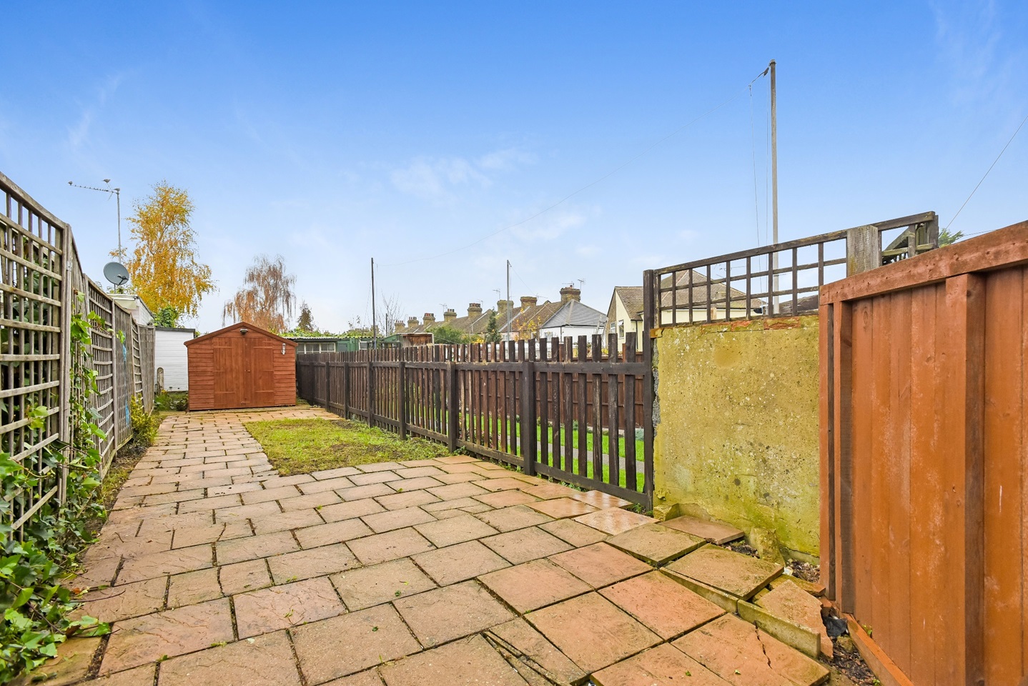 2 Bed SemiDetached House, Street, DA10 To