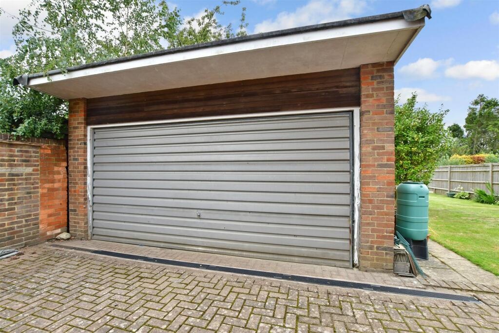 Boughton Monchelsea, Maidstone 4 Bed Detached House, Heath Road, ME17