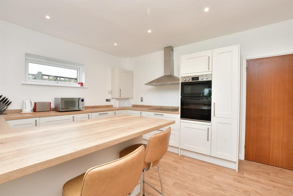 Boughton Monchelsea, Maidstone 4 Bed Detached House, Heath Road, ME17